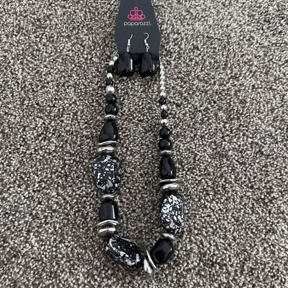 Paparazzi Black and Silver Beaded Necklace with Earrings set - Picture 1 of 6